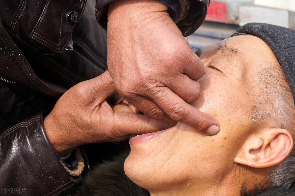 牙齿拥挤又缺失6号牙如何矫正,牙齿多颗缺失牙周炎严重怎么办