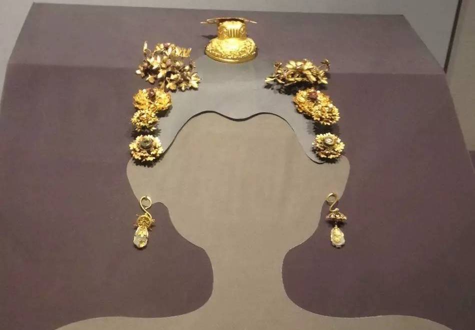 德安南宋周氏墓女尸复原图,德安周氏墓文物