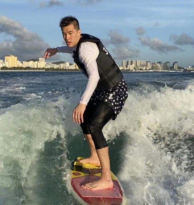 高诗岩赵继伟郭艾伦合照,辽宁男篮郭艾伦赵继伟高诗岩