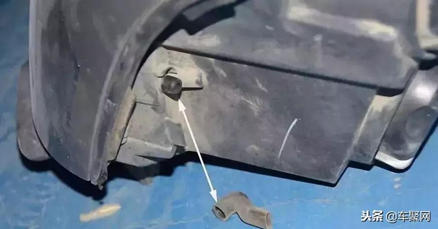大灯进水还是起雾,宝马大灯进水起雾解决方案