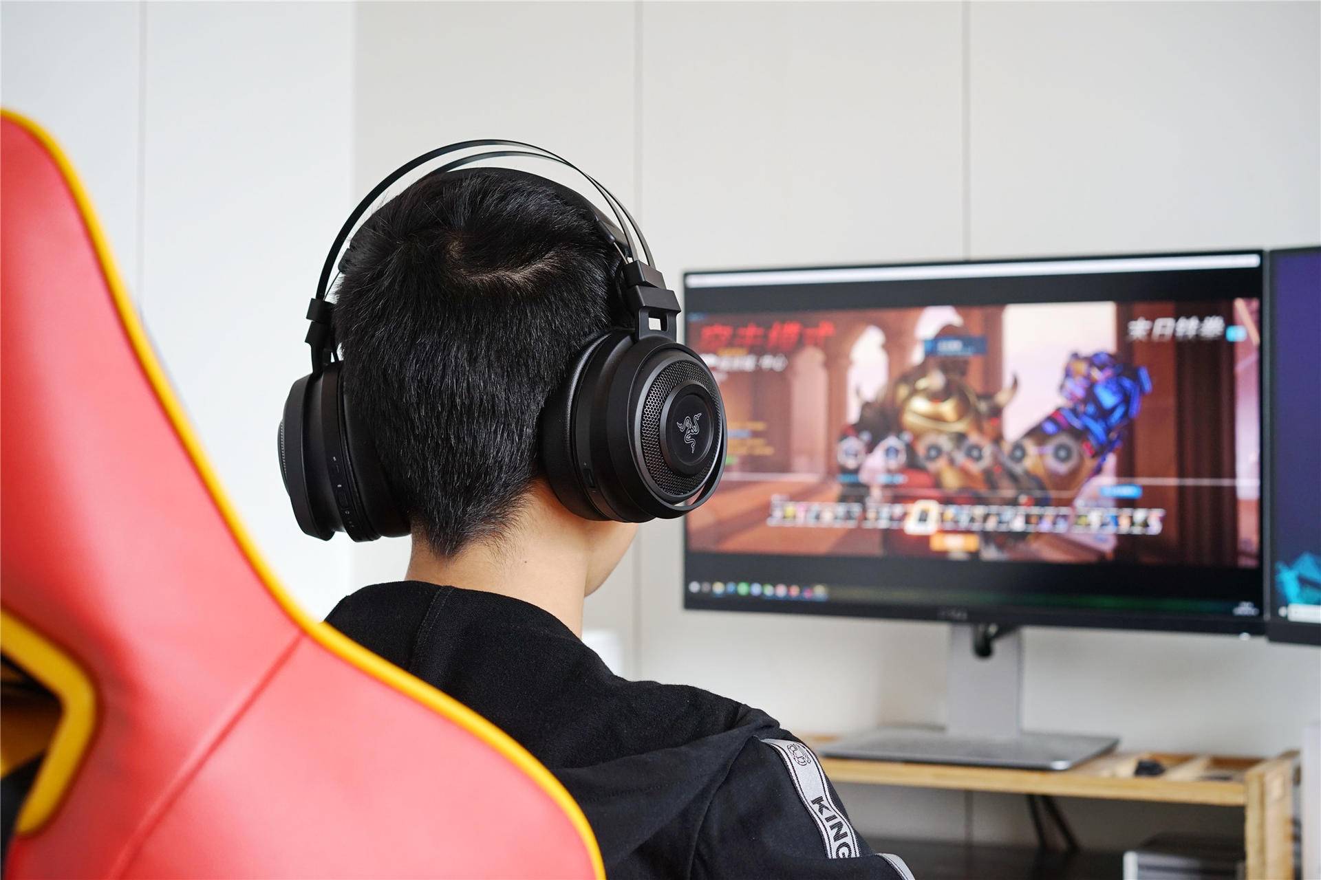 大家觉得我这一桌子东西怎么样？老黄的2020年桌面分享