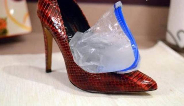 鞋子磨脚后跟怎么办抹牙膏,创可贴贴脚趾踢球可以避免磨脚吗