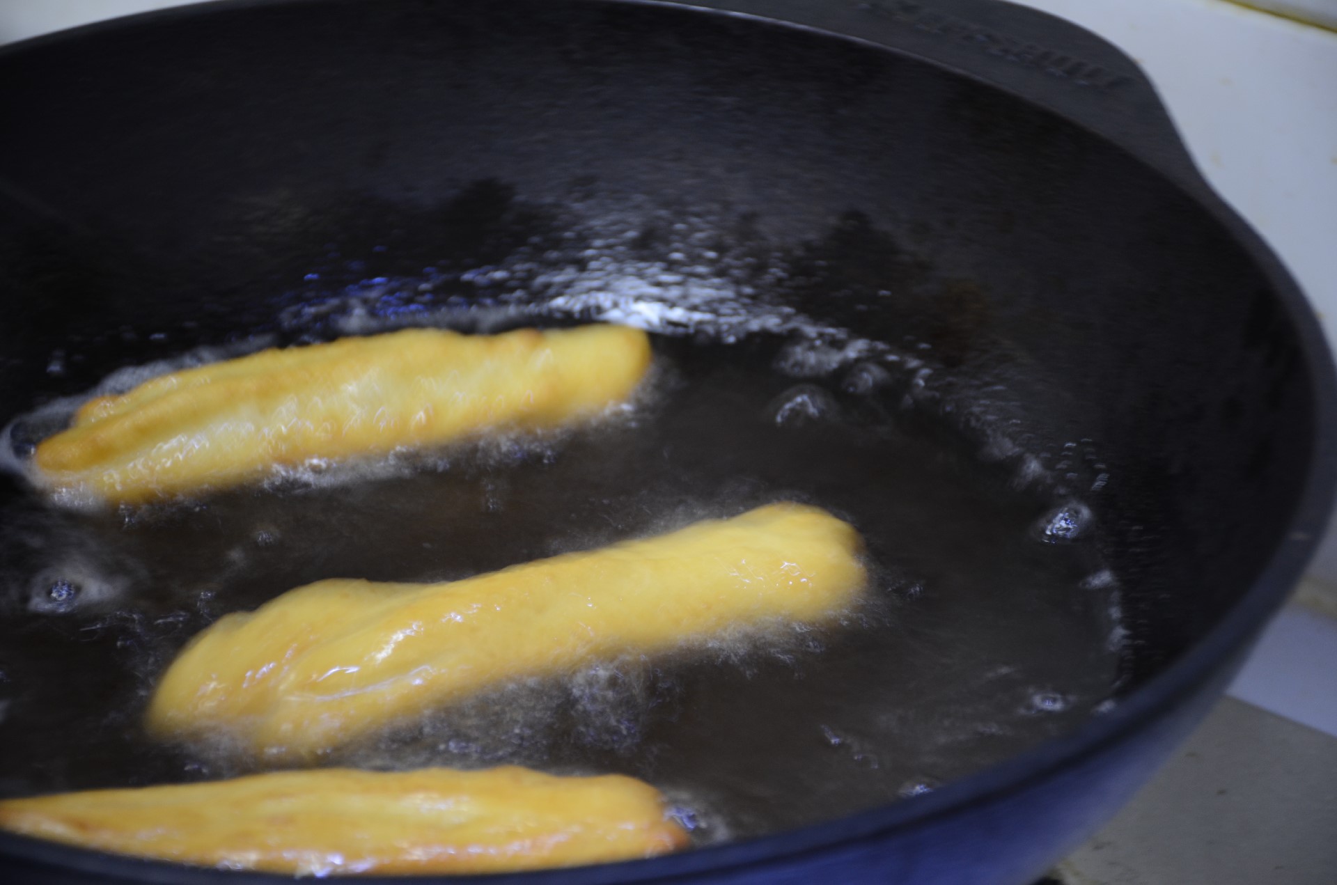 油条不打水线的技巧与配方,油条简单炸法