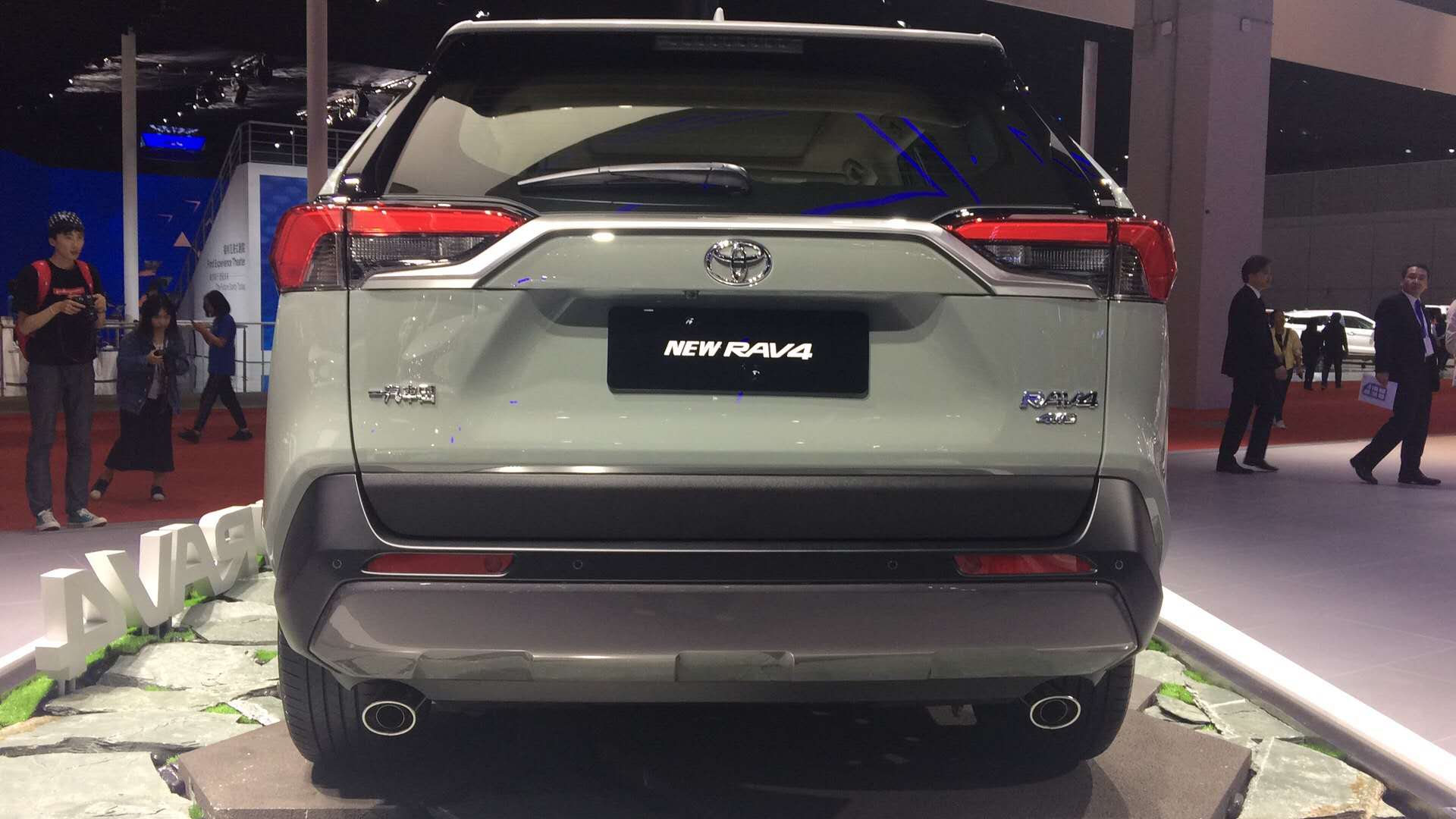 全新rav42023有啥变化,丰田rav4小书包和rav4荣放