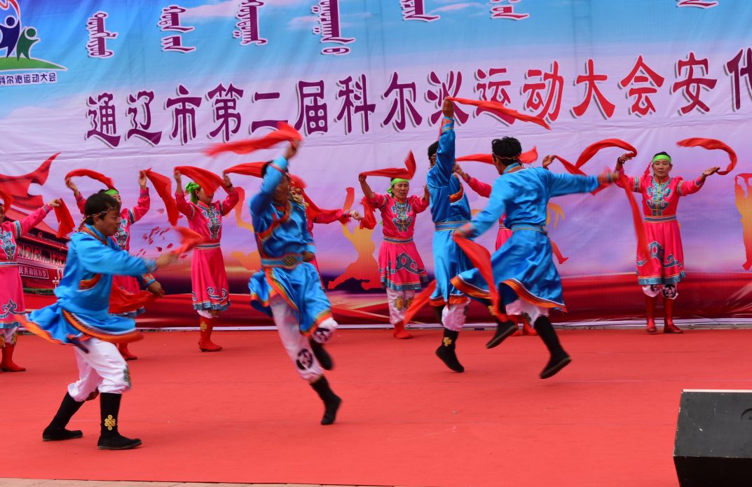 蒙古舞绕肩踮脚,被称为蒙古族舞蹈活化石的安代舞