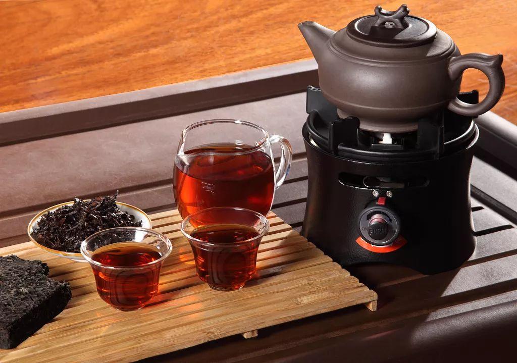 胸后甲状腺肿会引起胸痛吗,甲状腺结节会有胸闷气短的症状吗