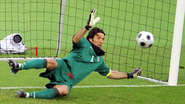 足球守门员教学指导思想,足球教学守门员鱼跃