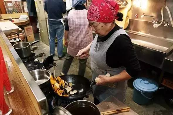 82岁夜店女DJ、90岁自拍女网红：好的人生，从不设限