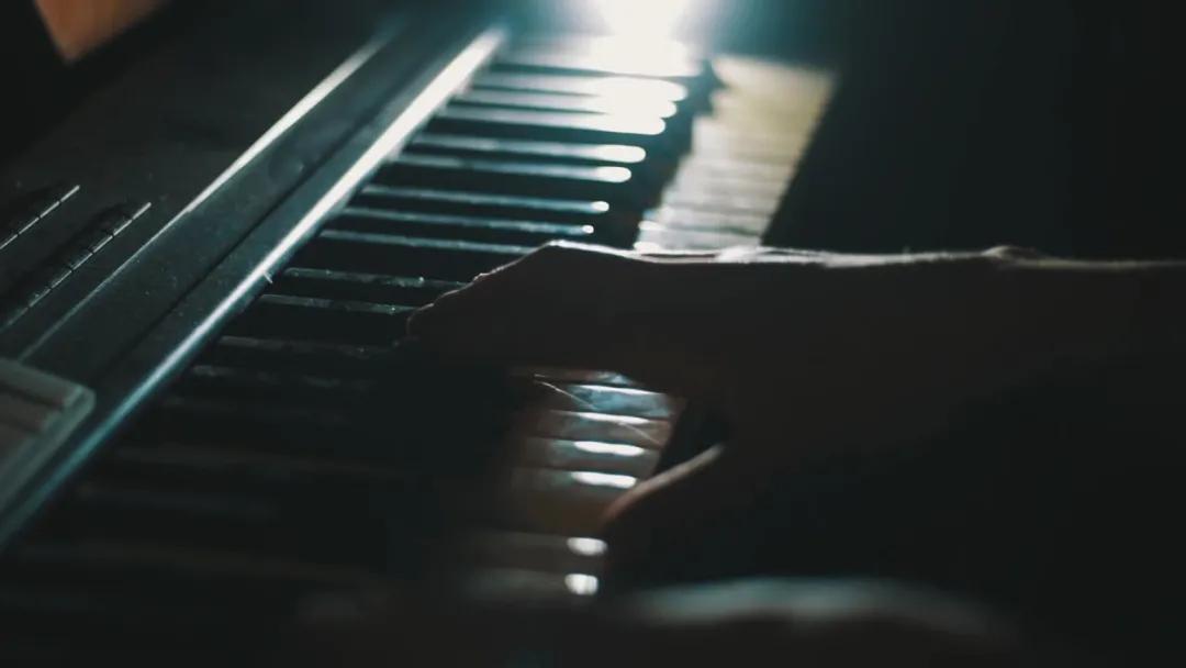 「特别推荐」神仙曲目《FlowerDance》,音符在琴键上翩翩起舞