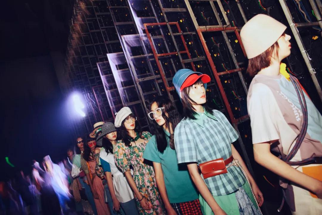 “不忘初心，优雅前行”一个理工科的跨界服装设计师李亚芸的自白