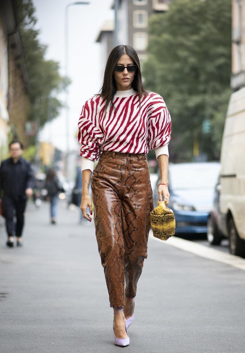 解锁冬季穿搭新方式：毛衣+皮裤，保暖又时髦，超模明星也在穿