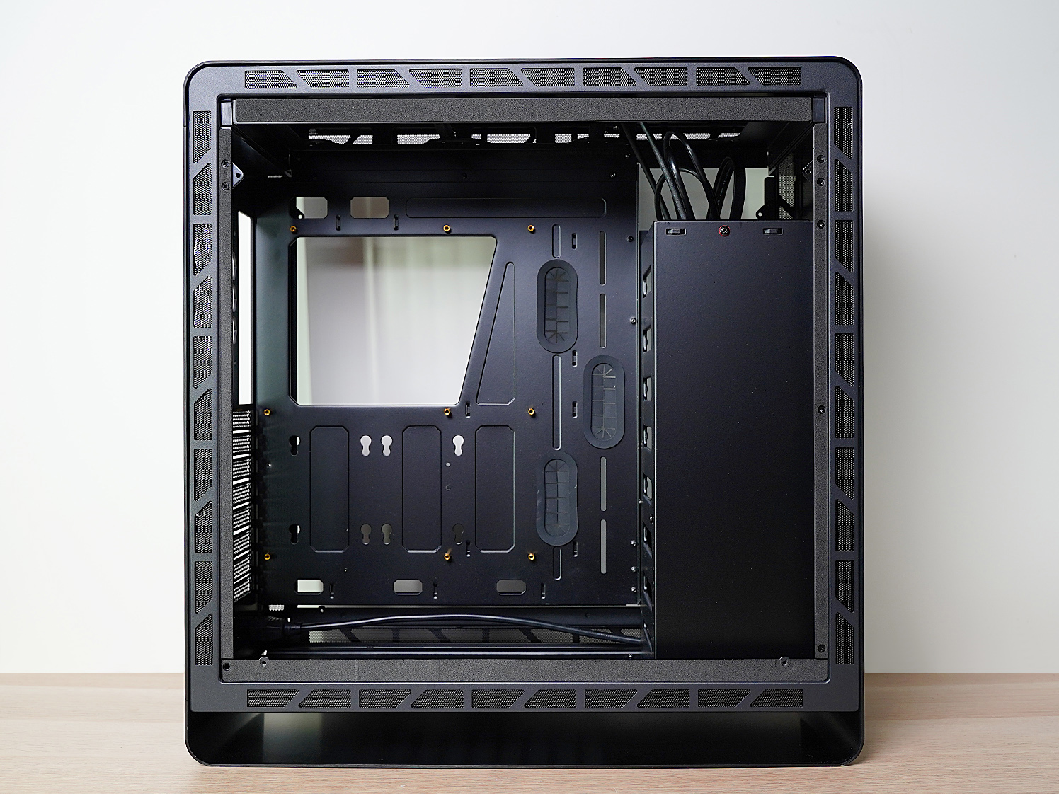 黑硬的外壳，粉嫩的内芯，全能型PC畅玩《永劫无间》的江湖世界