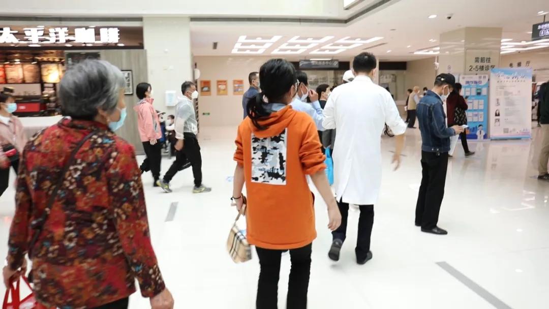 女性肚子变大都是肥胖？NO！腰围增大、吃不下…这些症状该警惕！