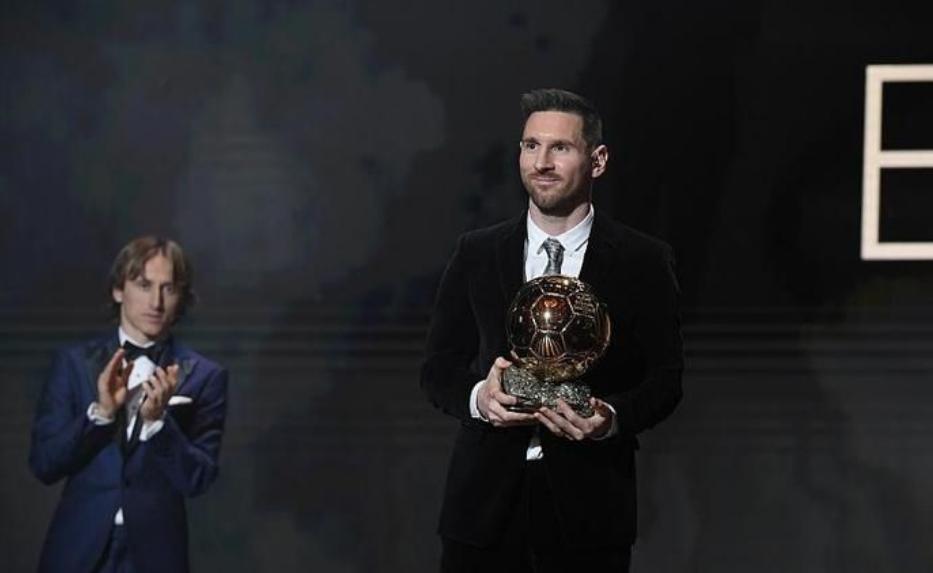 梅西6夺金球奖,梅西6夺金球奖瞬间