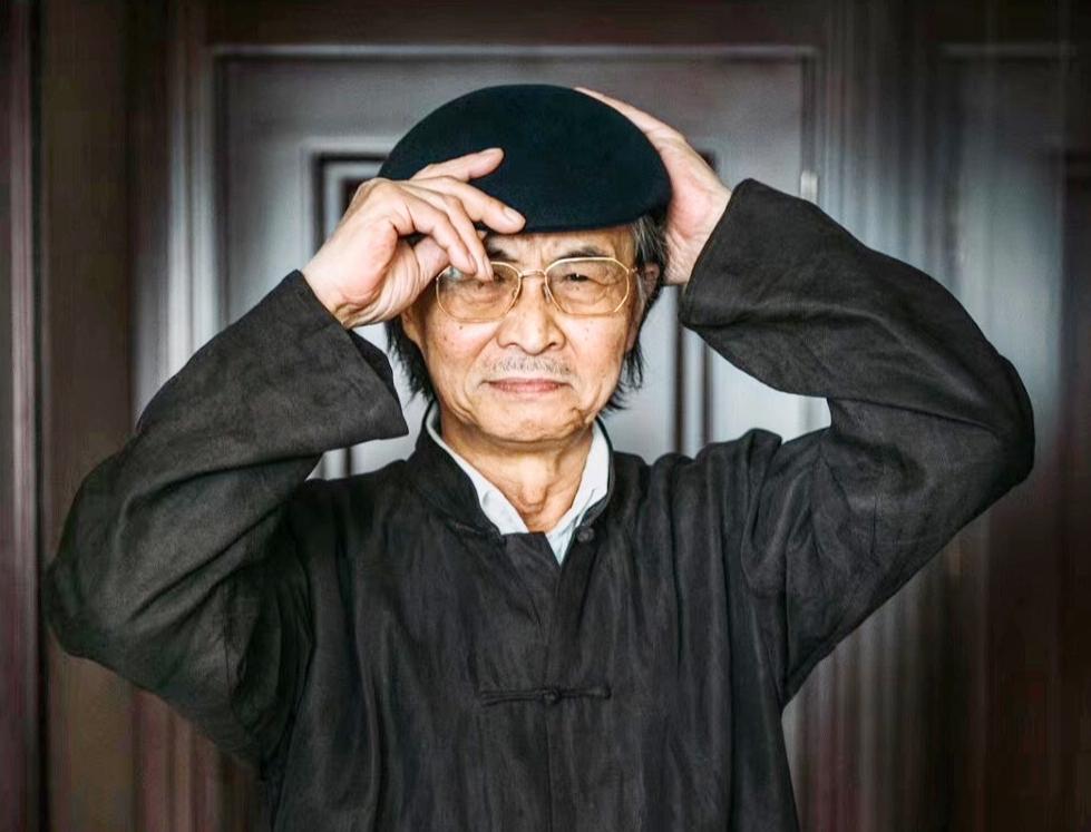 他不是美协会员，也从未参加过美展，作品却越来越引人注目