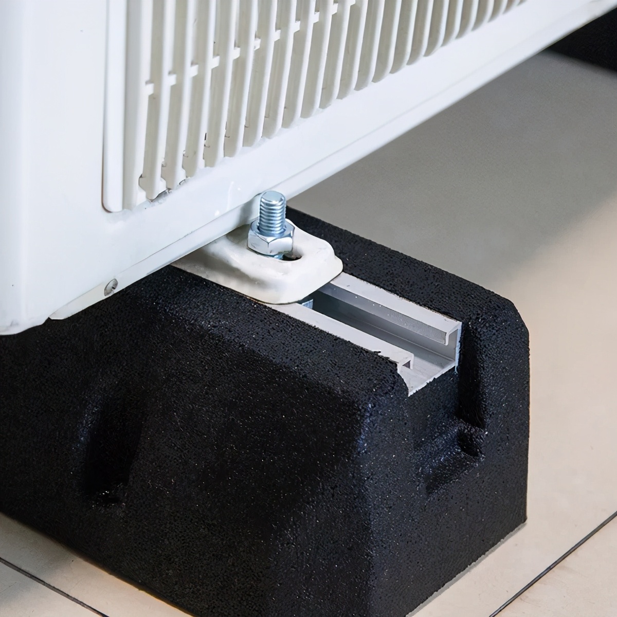 空调外机的噪音影响睡眠,大功率空调外机噪音扰民