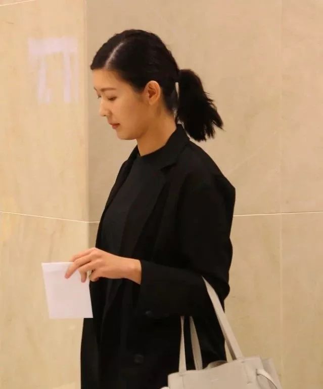 香港影星去世扶棺 (香港老艺人过世出殡)