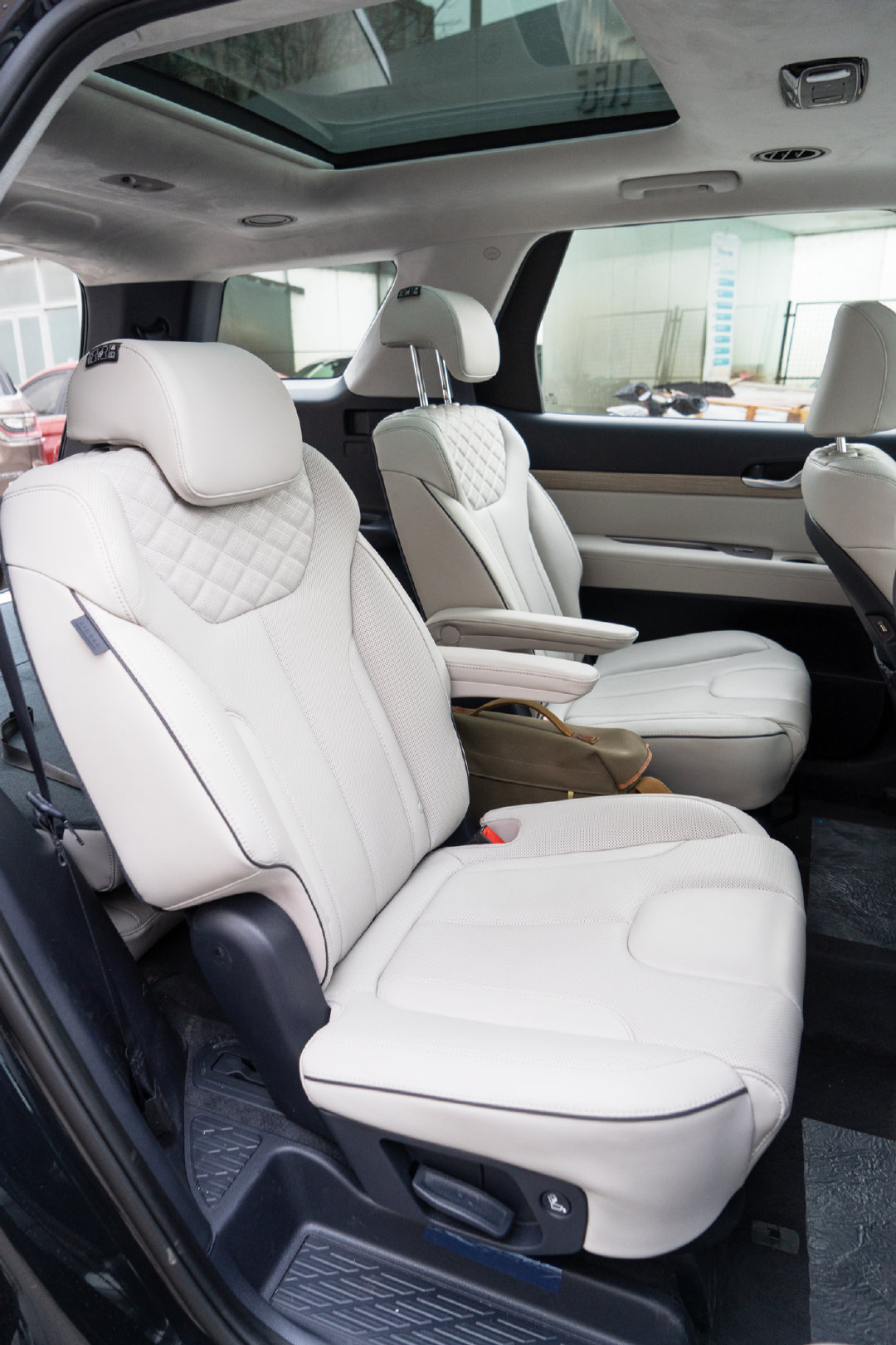 现代帕里斯帝黑武士试驾,2022现代豪车帕里斯帝试驾视频