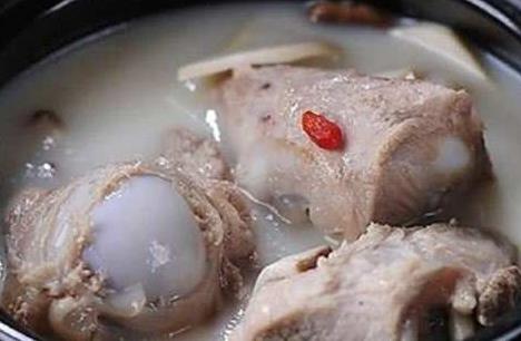 骨头汤怎样煮才能汤浓奶白,骨头汤奶白浓稠