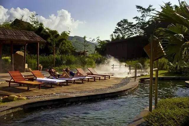 「冬来临·醉温泉」新装怡情谷主楼高级房，早晚2餐+泡38个温泉池