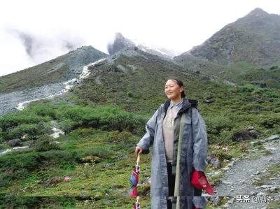 一款止痛贴，年销上10亿，这个甘肃女子靠卖药成为*藏西**首富