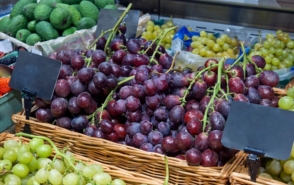 小伙种植葡萄年赚千万,80后小伙创业种葡萄