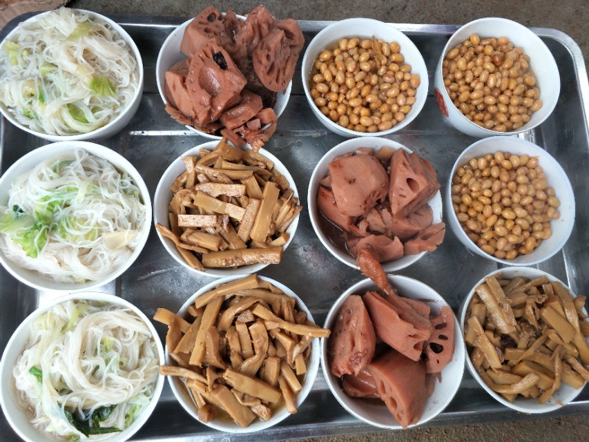 傻妞去吃双喜酒，农村不同的风俗不同的喜宴