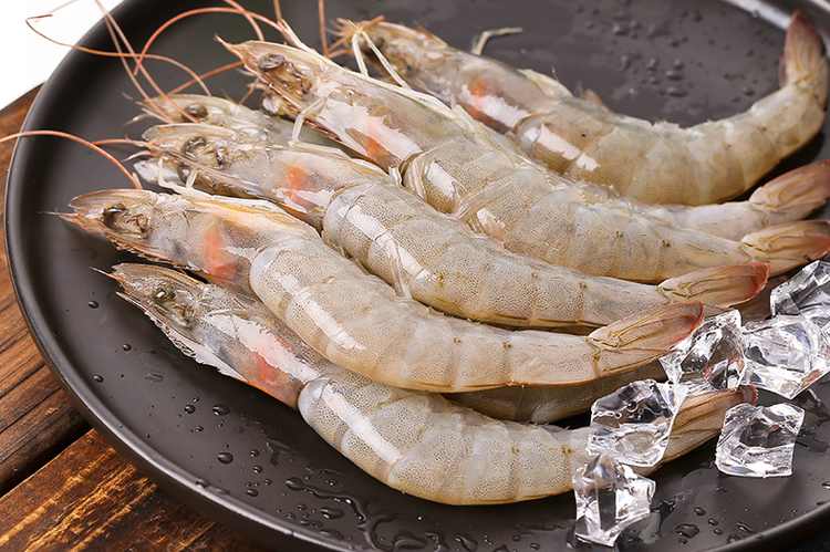 为什么有的14岁都长一米八,小孩14岁才一米五吃什么长个呢