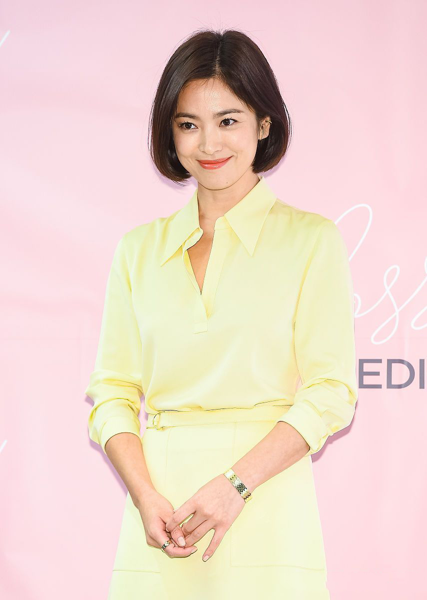 大s偏分刘海纹理烫短发,大s齐刘海卷发发型