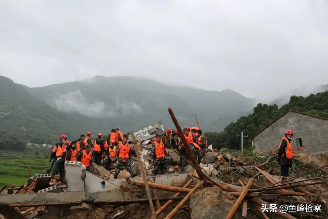 山体滑坡死亡20人有多大责任,山体滑坡一家四口被埋引发事故