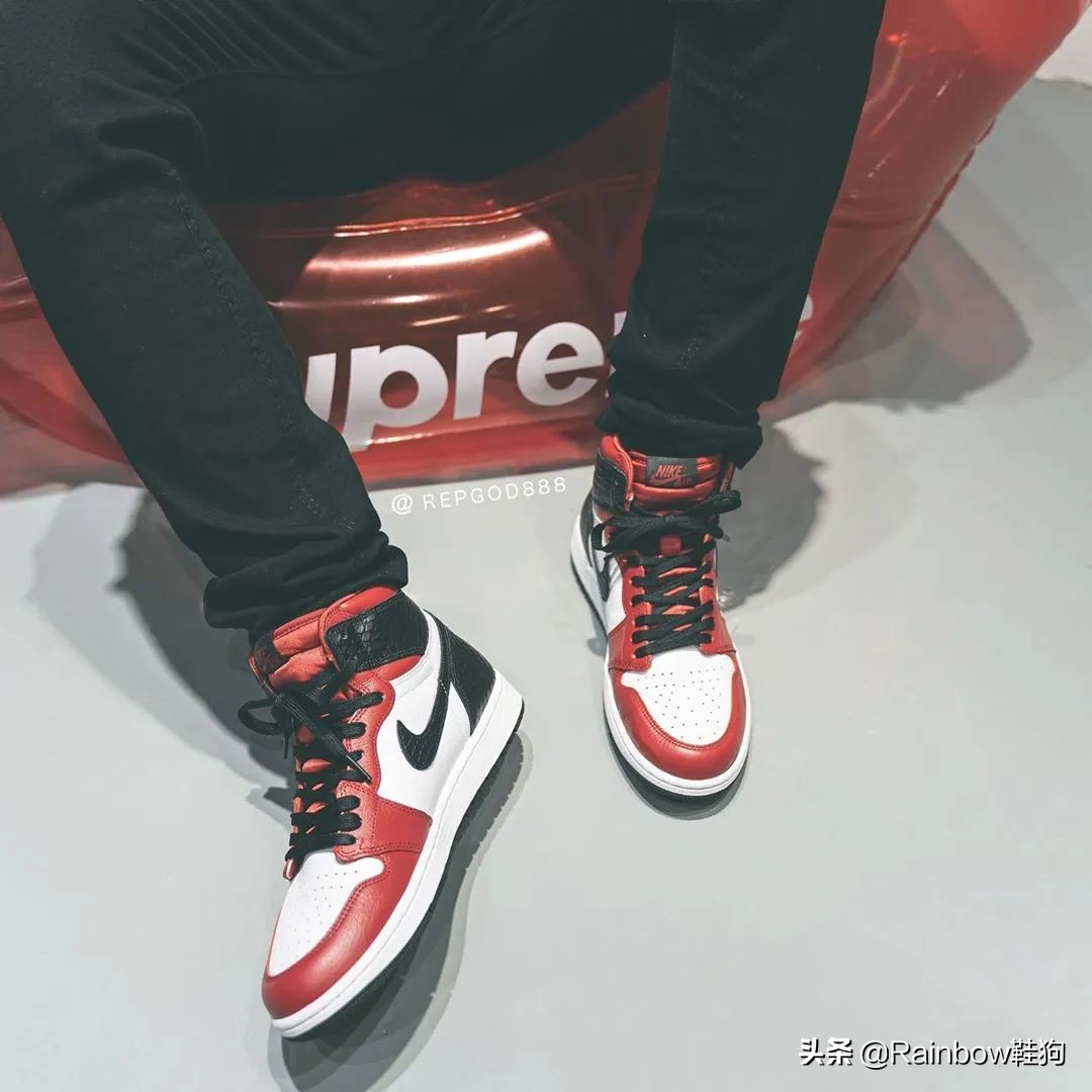 aj1芝加哥ow的鞋标真的容易断吗,aj1蛇纹芝加哥女款和男款包边