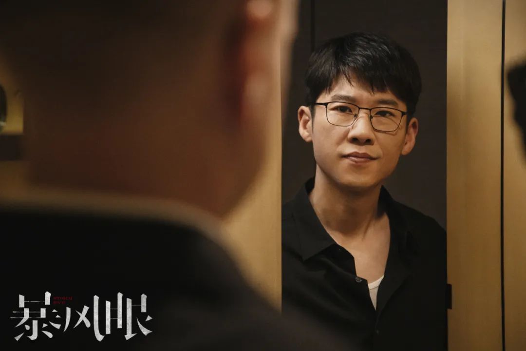 嘉行“重男轻女”，女艺人抠脚8个月，男艺人集体出逃？