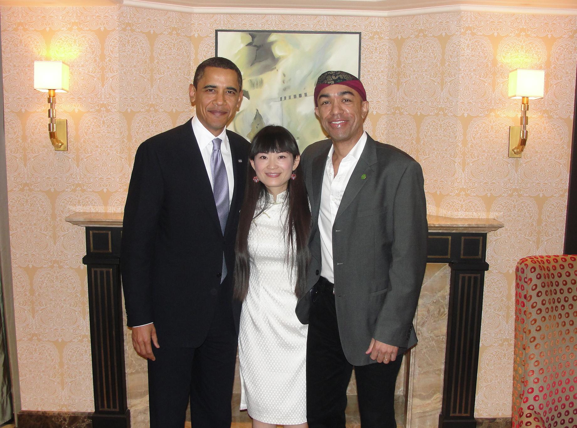 奥巴马的弟弟马克·奥巴马在中国:娶河南媳妇,学书法、唐诗,心怀美国,讨厌特朗普,舍不得离开中国