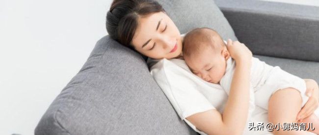 孩子喜欢摸着妈妈的胸部睡觉,妈妈觉得幸福,却不知已经害了孩子