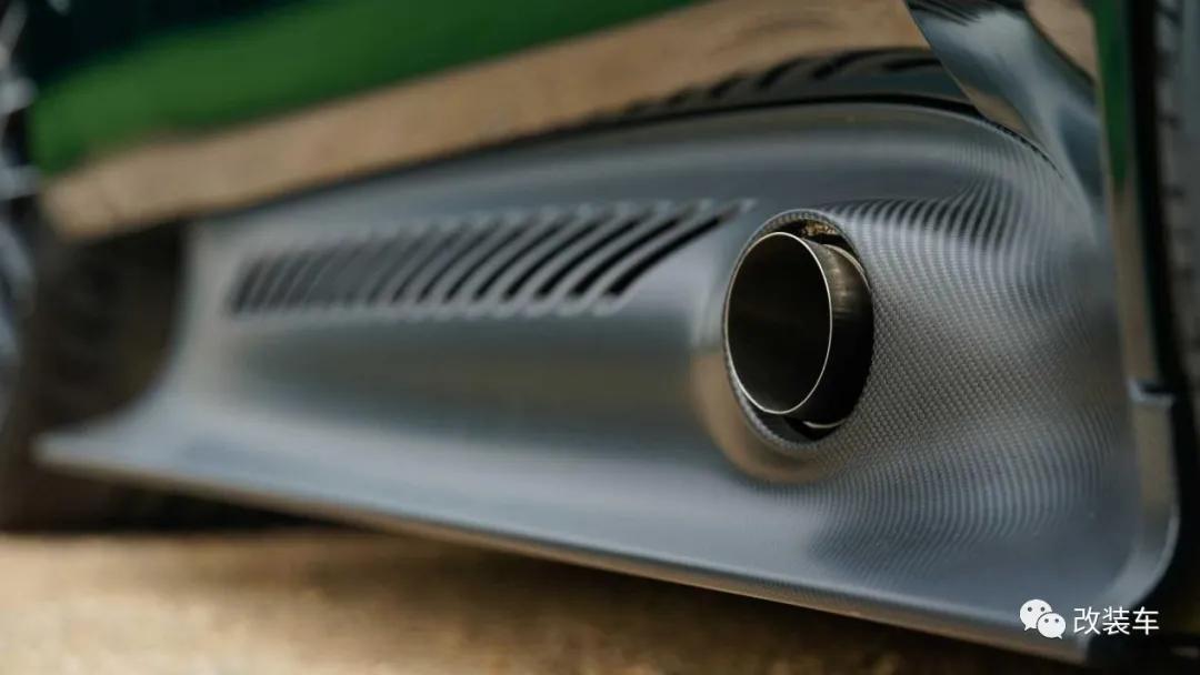 阿斯顿马丁v12超跑,阿斯顿马丁victor售价