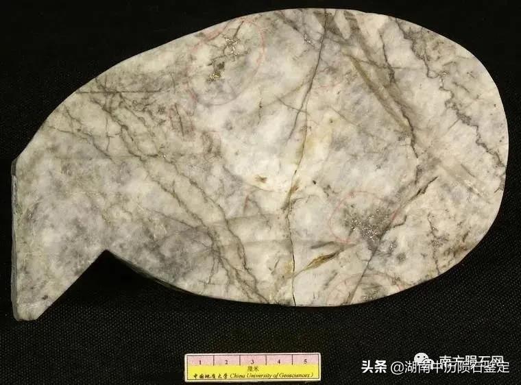 月球陨石与地球矿石的区别,月球陨石和矿石有什么区别