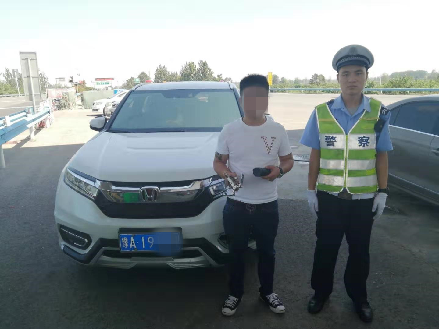 随车携带管制刀具车辆被扣,车上携带管制刀具有什么处罚