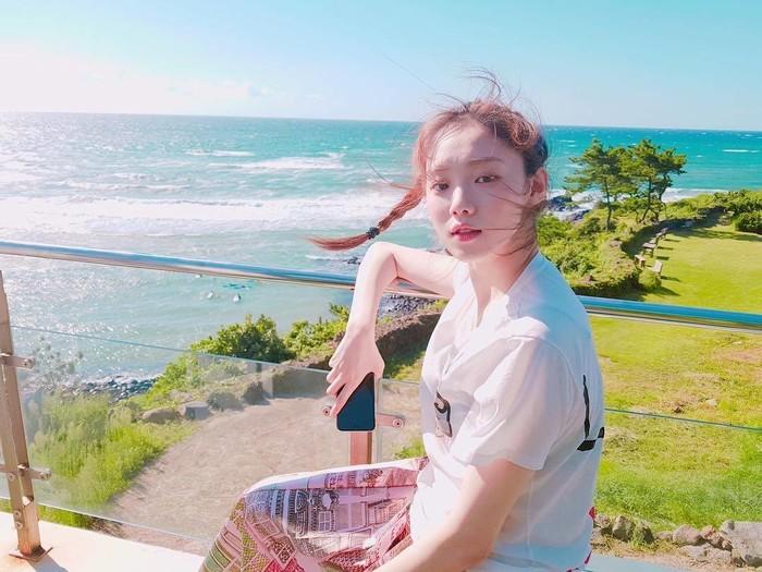 李圣经粉色衣服走秀,李圣经走秀照片