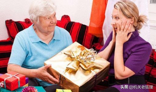 过节送领导礼物被拒绝,老狐狸送礼