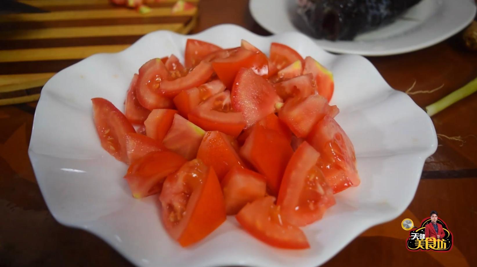 酸菜番茄罗非鱼段的家常做法,番茄酱红烧罗非鱼怎么做好吃