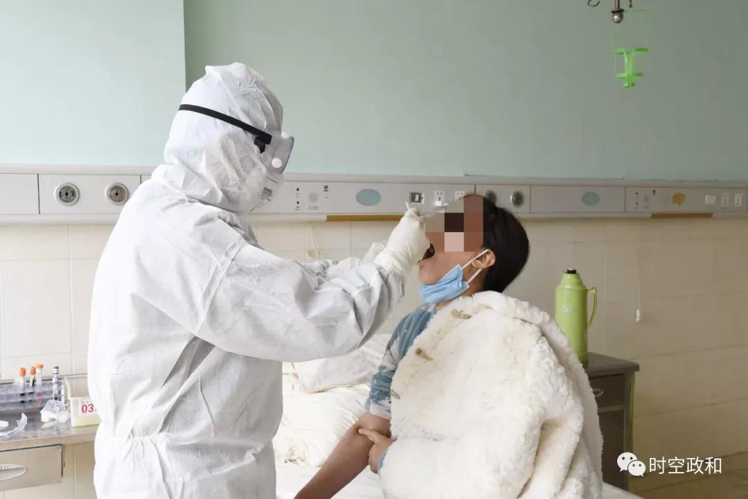 记者探访隔离方舱,记者走进福州肺科医院隔离病房