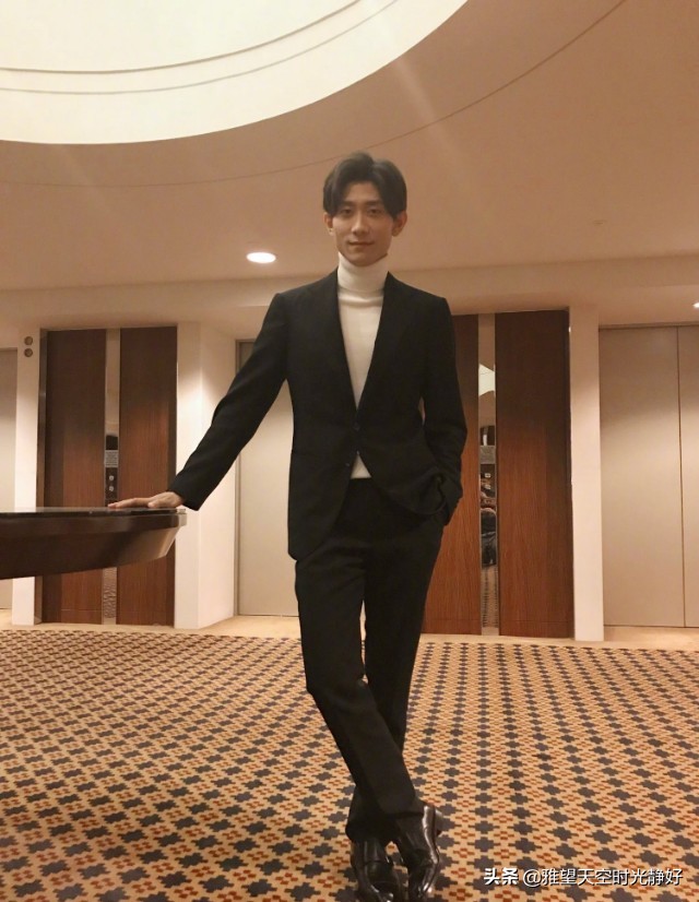 痞帅风男明星壁纸黑色,黑色西装壁纸