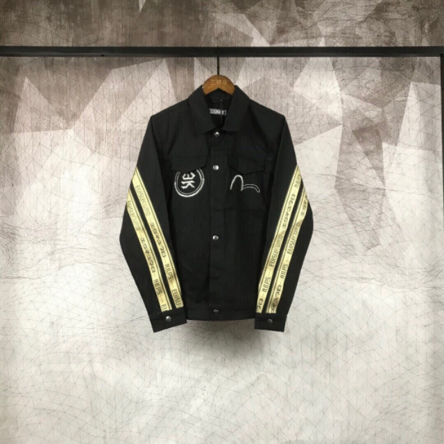 男生裸睡该不该穿短裤,晚上睡觉该不该穿文胸