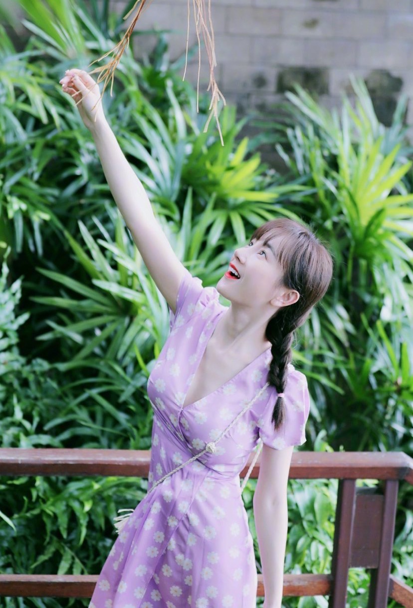 张檬颜值巅峰穿着,张檬穿绿裙照片