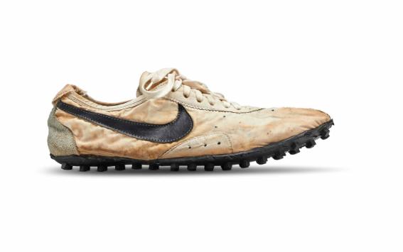 耐克登月纪念鞋,一双近400万元史上最贵球鞋来了