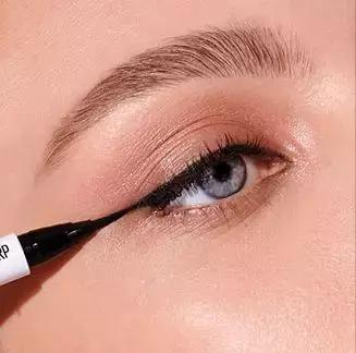 玛丽黛佳和美宝莲腮红哪个好,玛丽黛佳最新款