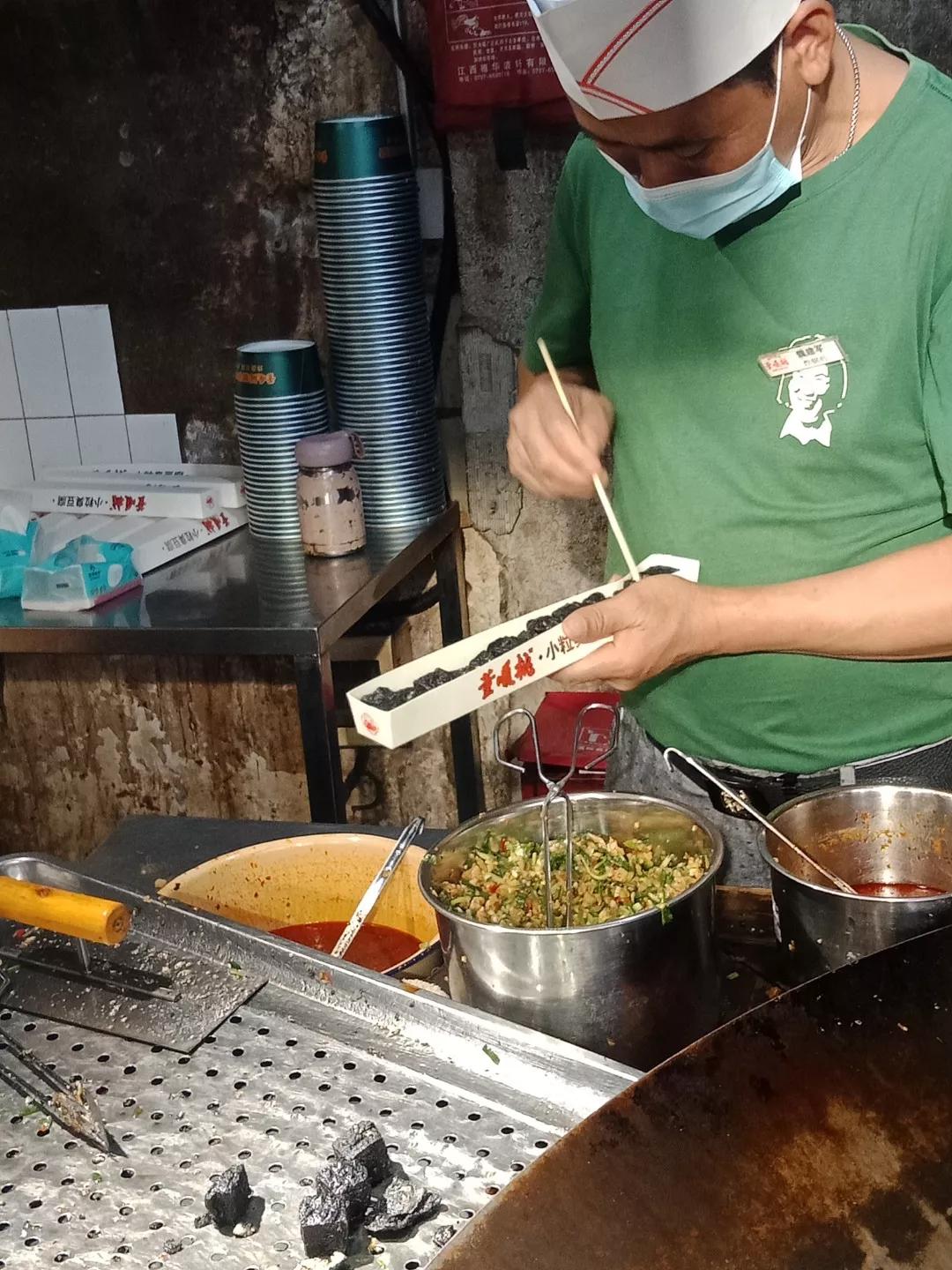 在长沙吃臭豆腐比别的地方好吃吗,长沙臭豆腐和别的地方不同之处