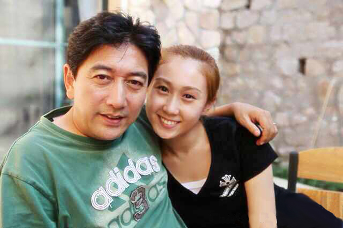 水均益赡养单身残疾大哥，催人泪下手足情