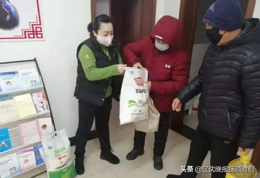 顺城区红十字会开展“文明抚顺·爱暖全城”学雷锋志愿服务活动