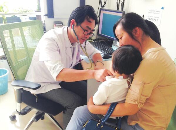 小孩长期嘴唇干裂起皮还出血,儿童嘴唇起皮干裂出血怎么办